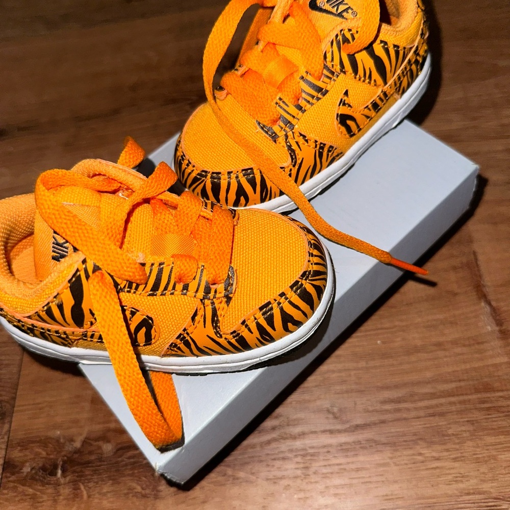 Nike infant tiger dunks